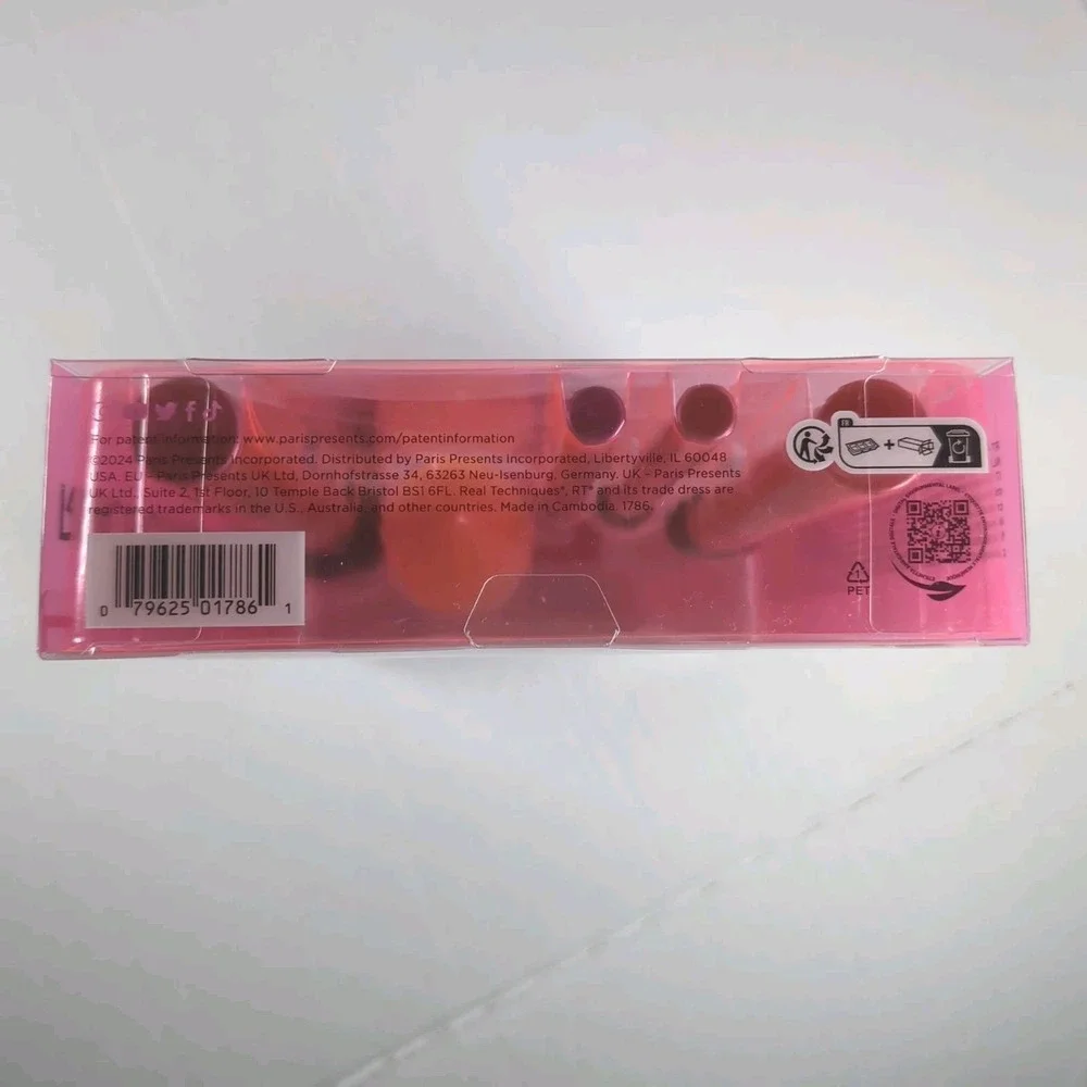 Real Techniques 5 Piece Brush Set, Includes 4 Brushes & Makeup Sponge New Sealed